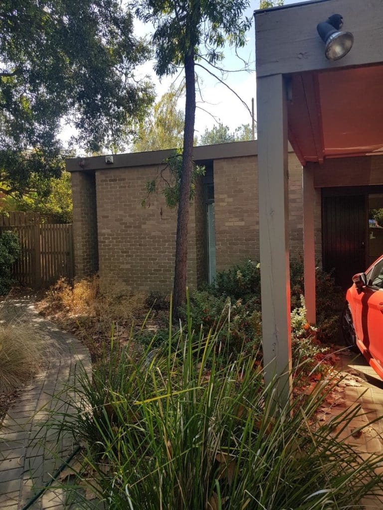 J.M’s Courtyard House by Merchant Builders designed by architect Graeme